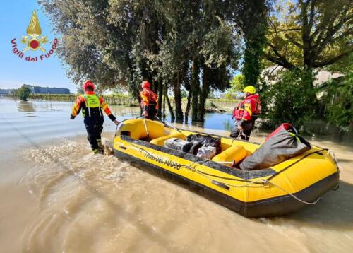 降水量、土手、土壌:これが干ばつと洪水の間に直接の関係がある理由です