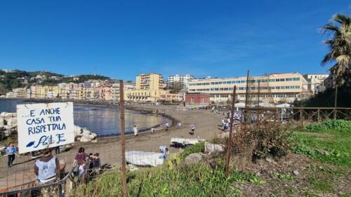 ビデオ |環境 海 イタリア、ナポリの海岸で収集された廃棄物2キンタル