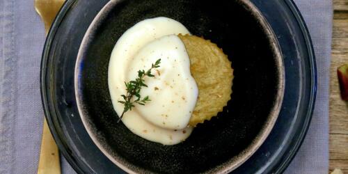 Pudim de alcachofra com creme de parmesão, a receita fácil