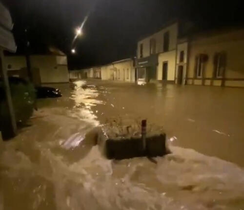 VÍDEO | Enquanto isso, Kirk chegou à Europa:inundação em França, a Assembleia Nacional inundada em Paris